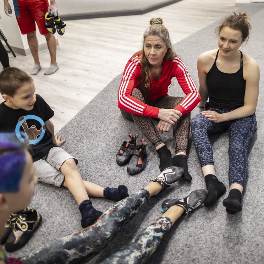 Laufe auf den Teppichmatten immer mit Socken oder Schuhen