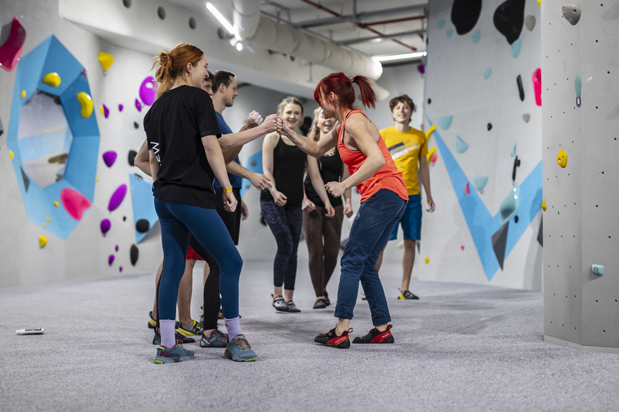 Stärke Dein Team in der Boulderwelt Hamburg!
