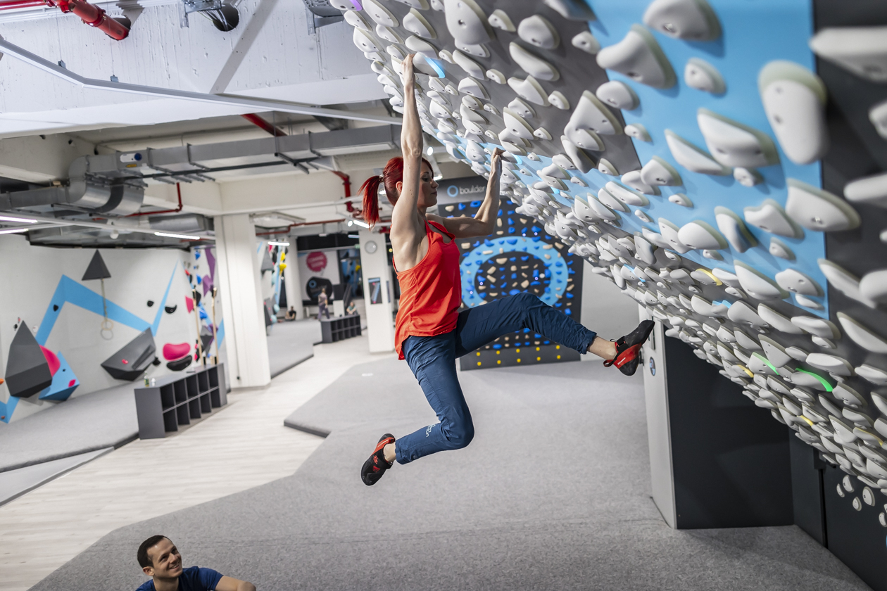 Kilterboard, Moonboard, Spraywall und Trainingsbereich – Deine Boulderhalle direkt am Berliner Tor